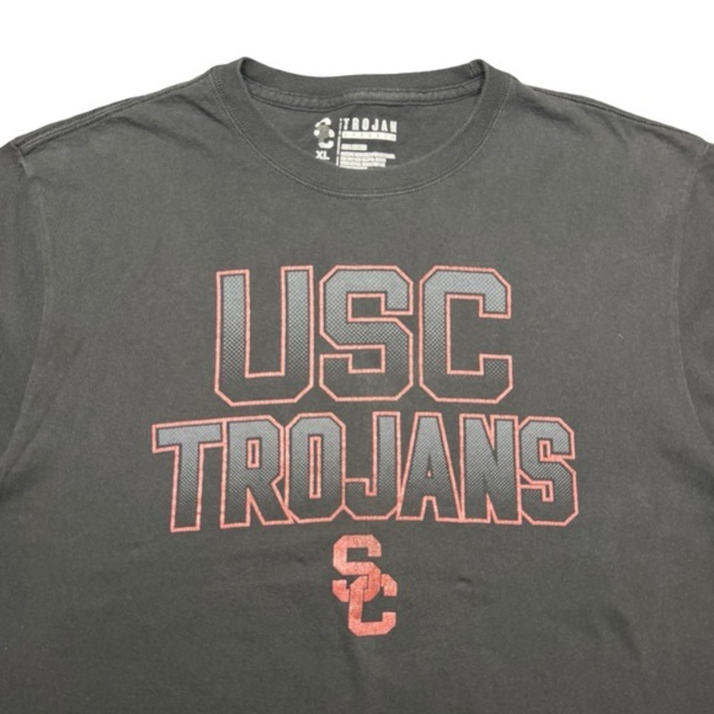 USC Trojans‎ college shirt